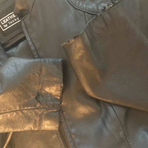 Authentic Leather Cropped Black Jacket - Picture 6 of 7